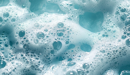 除菌剤と発泡洗浄剤を注入